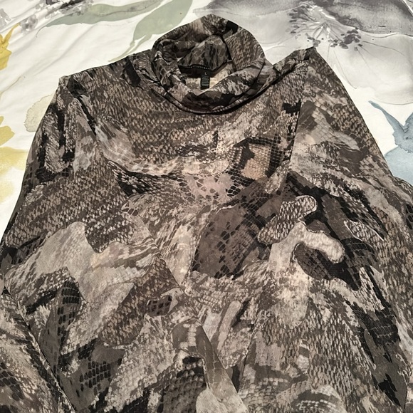 Green multi top - Picture 3 of 5